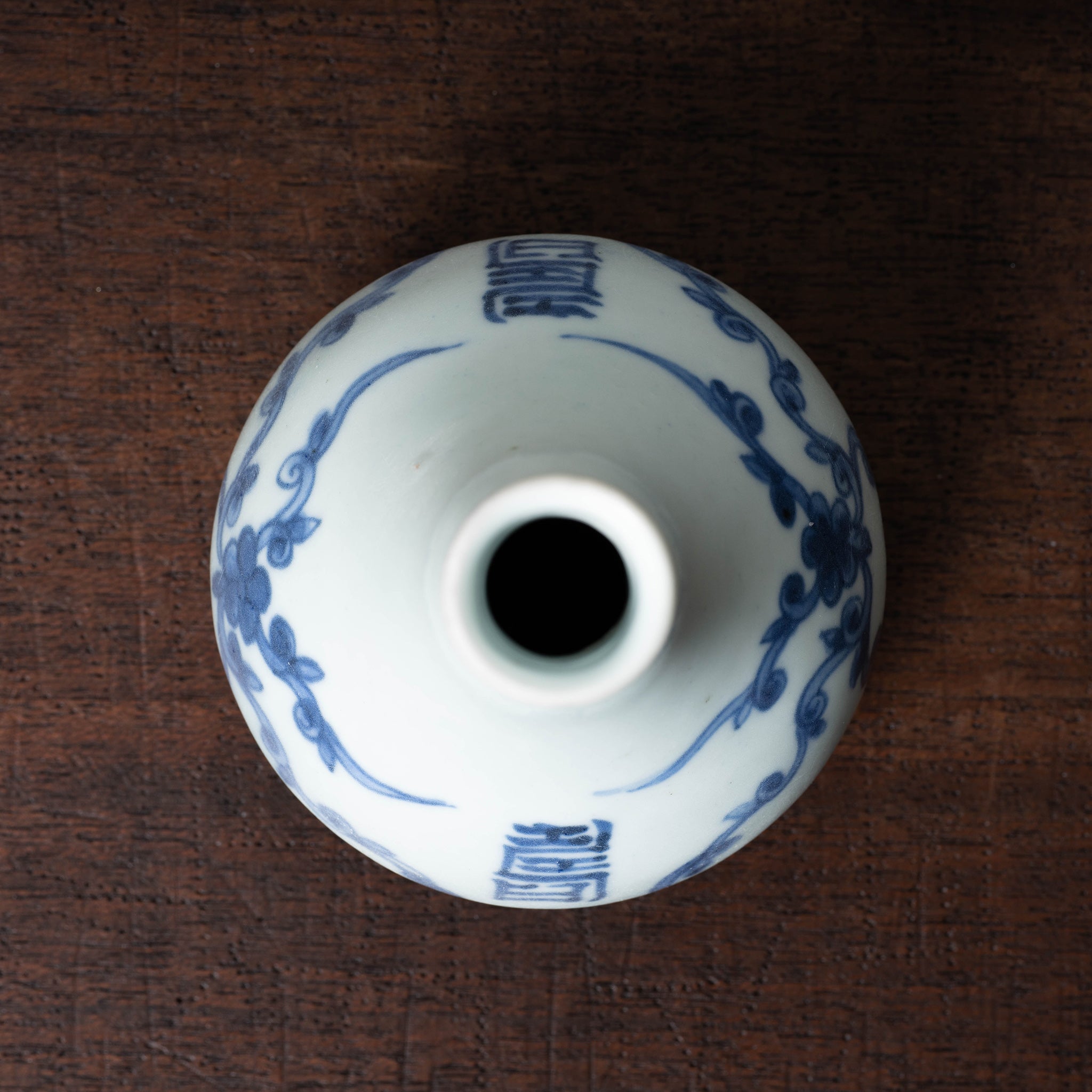 李朝 染付花文(薔薇)壷 18世紀頃 李朝 染付花文(薔薇)壷 18世紀頃 李朝