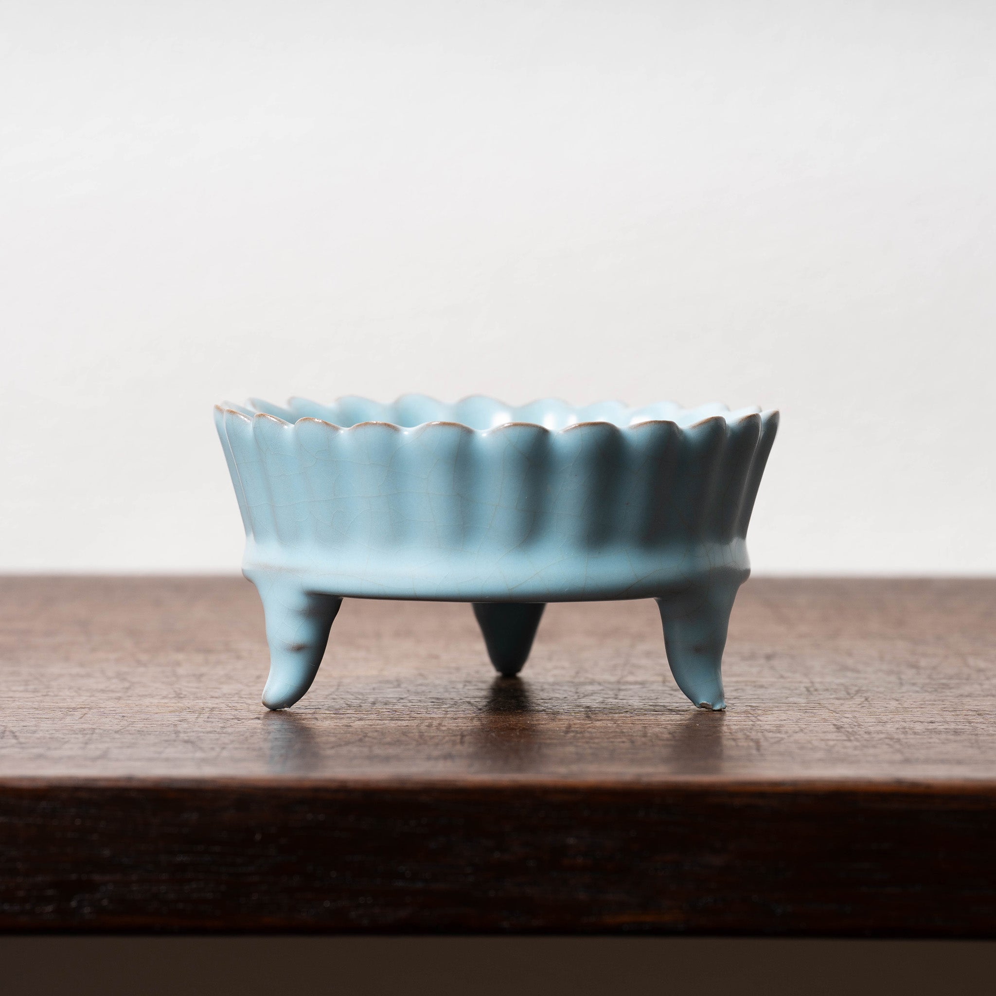 清代 仿汝窯 青磁獣足花口洗 – 燦禾 SANKA