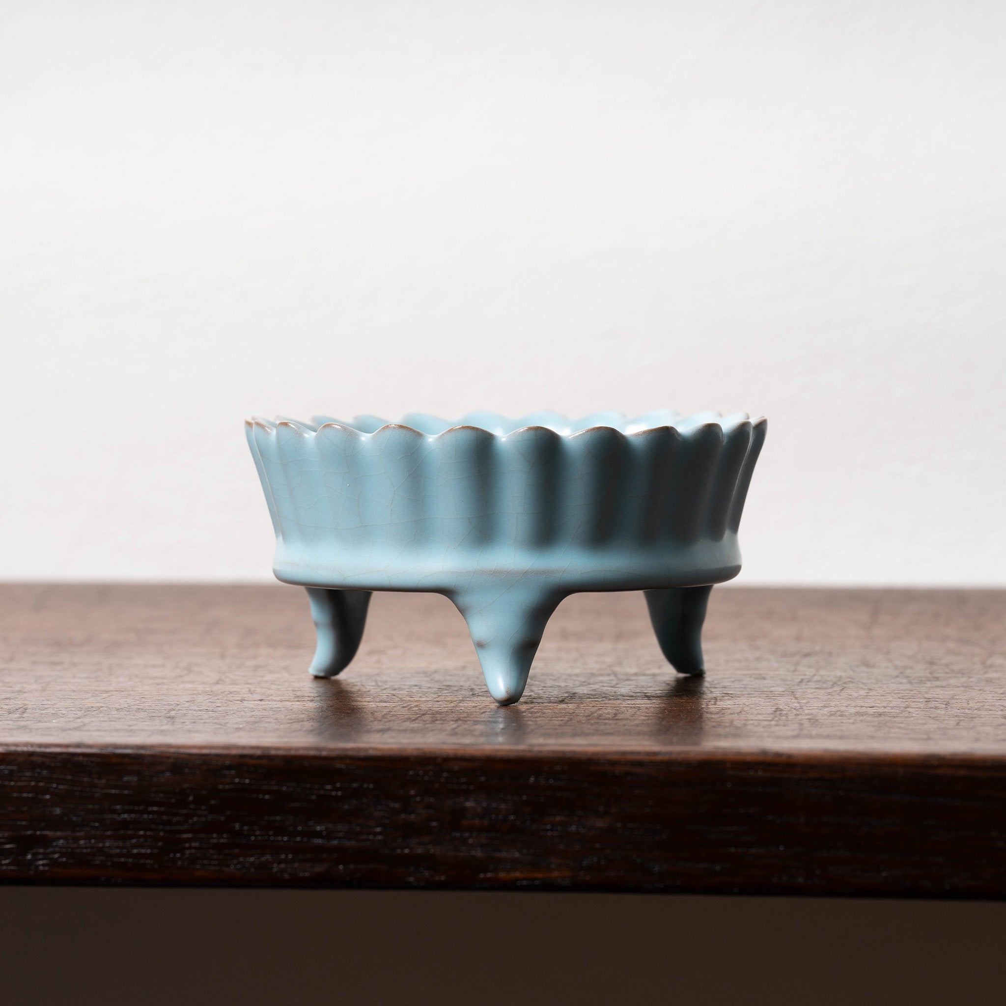 清代 仿汝窯 青磁獣足花口洗 – 燦禾 SANKA