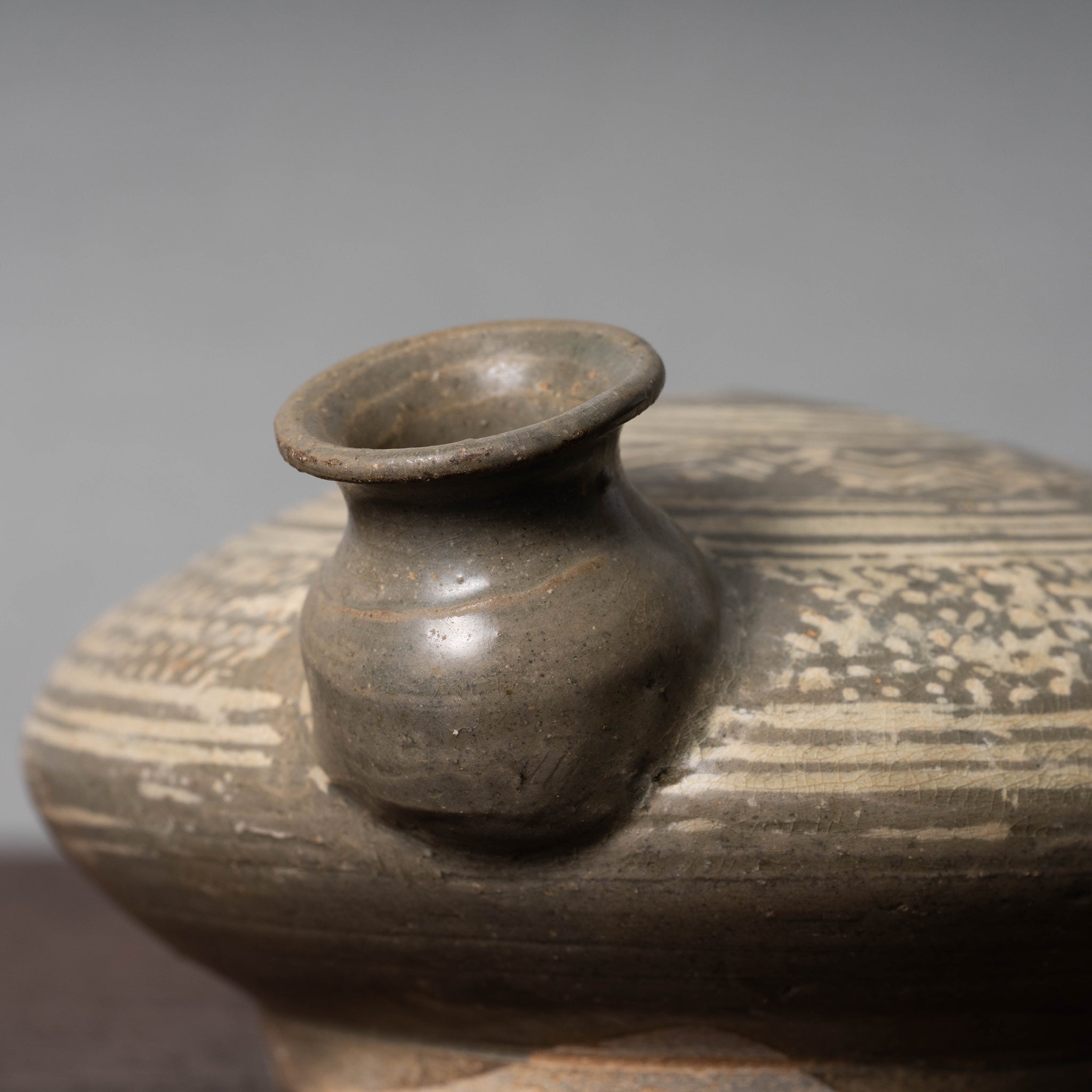 李朝 灰釉突帯付壺 花瓶 置物 【公式通販】
