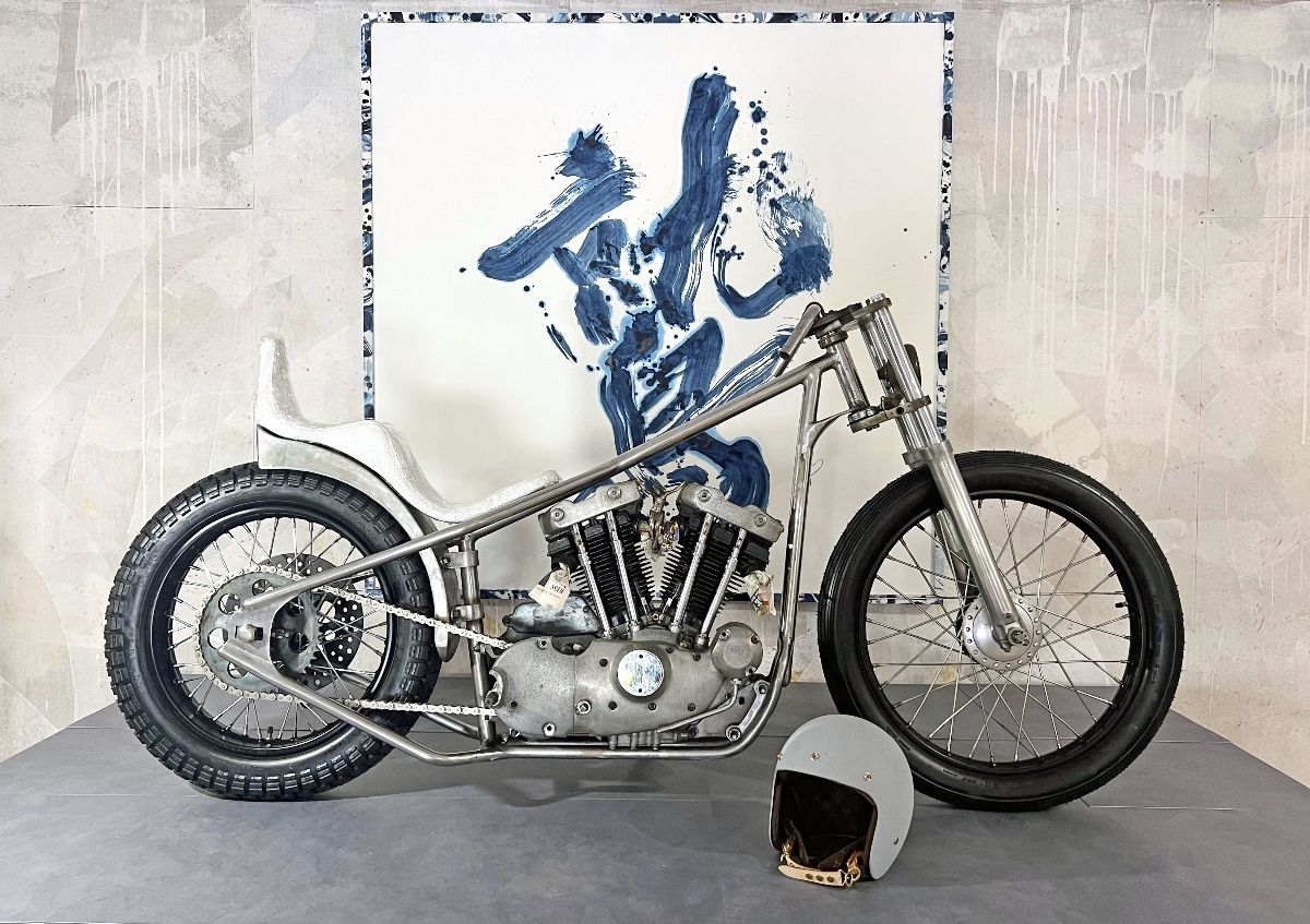 世界一細いバイク」幅46センチ！ 2年かけ製作 佐賀市の書道家・山口