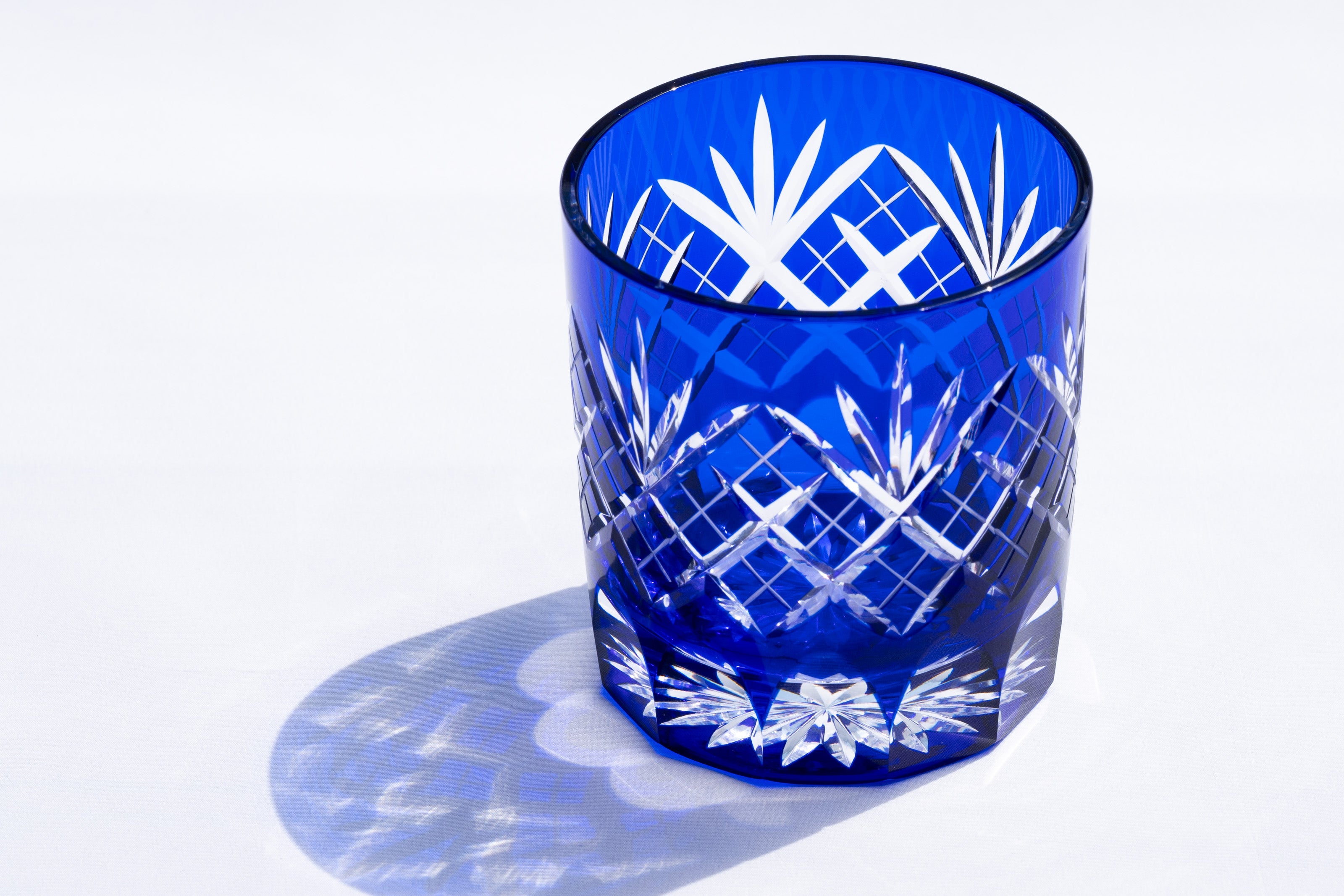 油彩静物画 牛頭骸骨とラム酒瓶 光と鏡像 兵庫県立美術館-「芸術の館