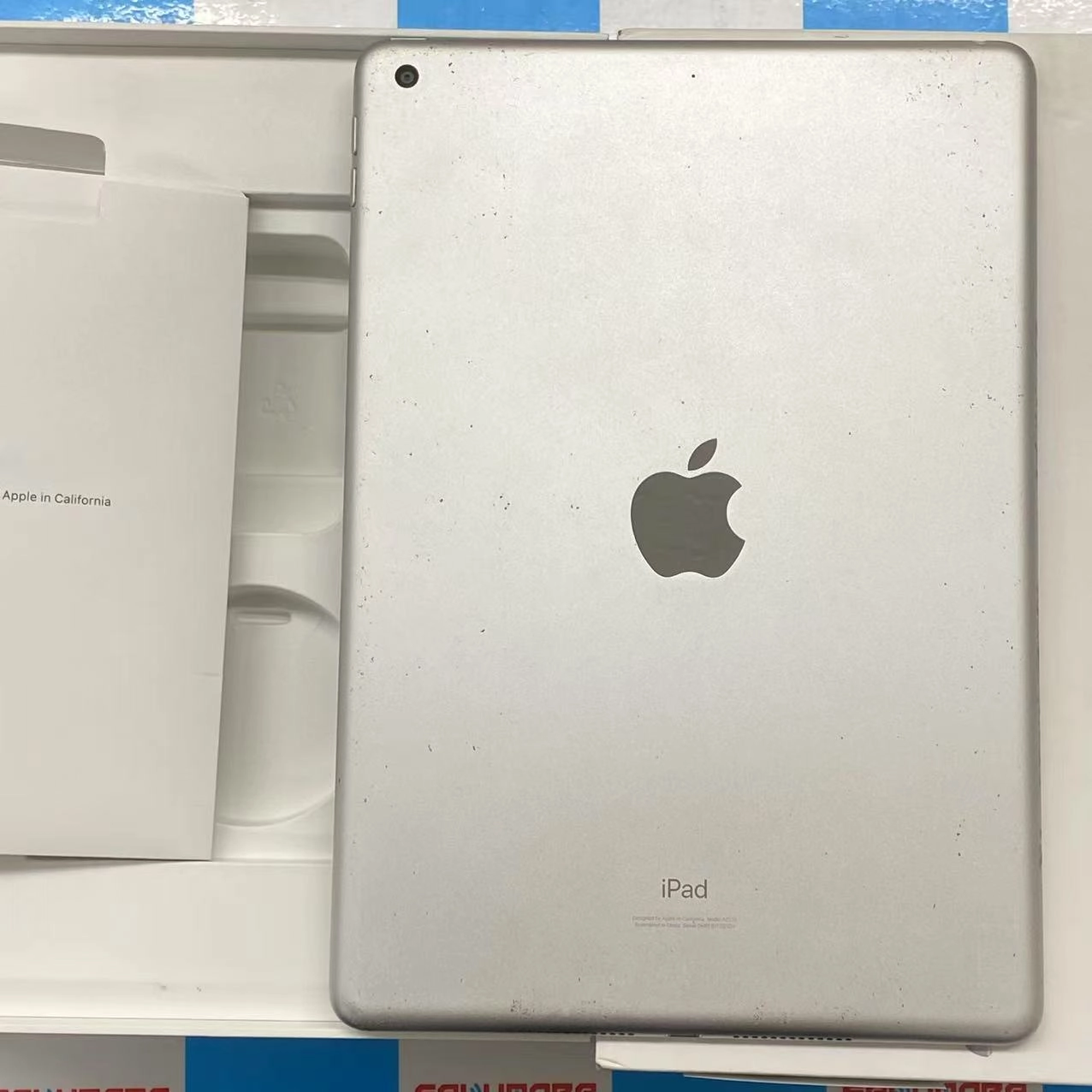 iPad 第8世代 32GB グレー Wi-Fiモデル カバーガラス付 公式 iPad 第8