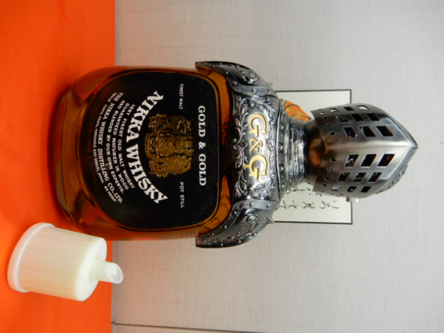 ウイスキー 西洋 甲冑 騎士 鎧 ニッカ ウイスキー デキャンタボトル