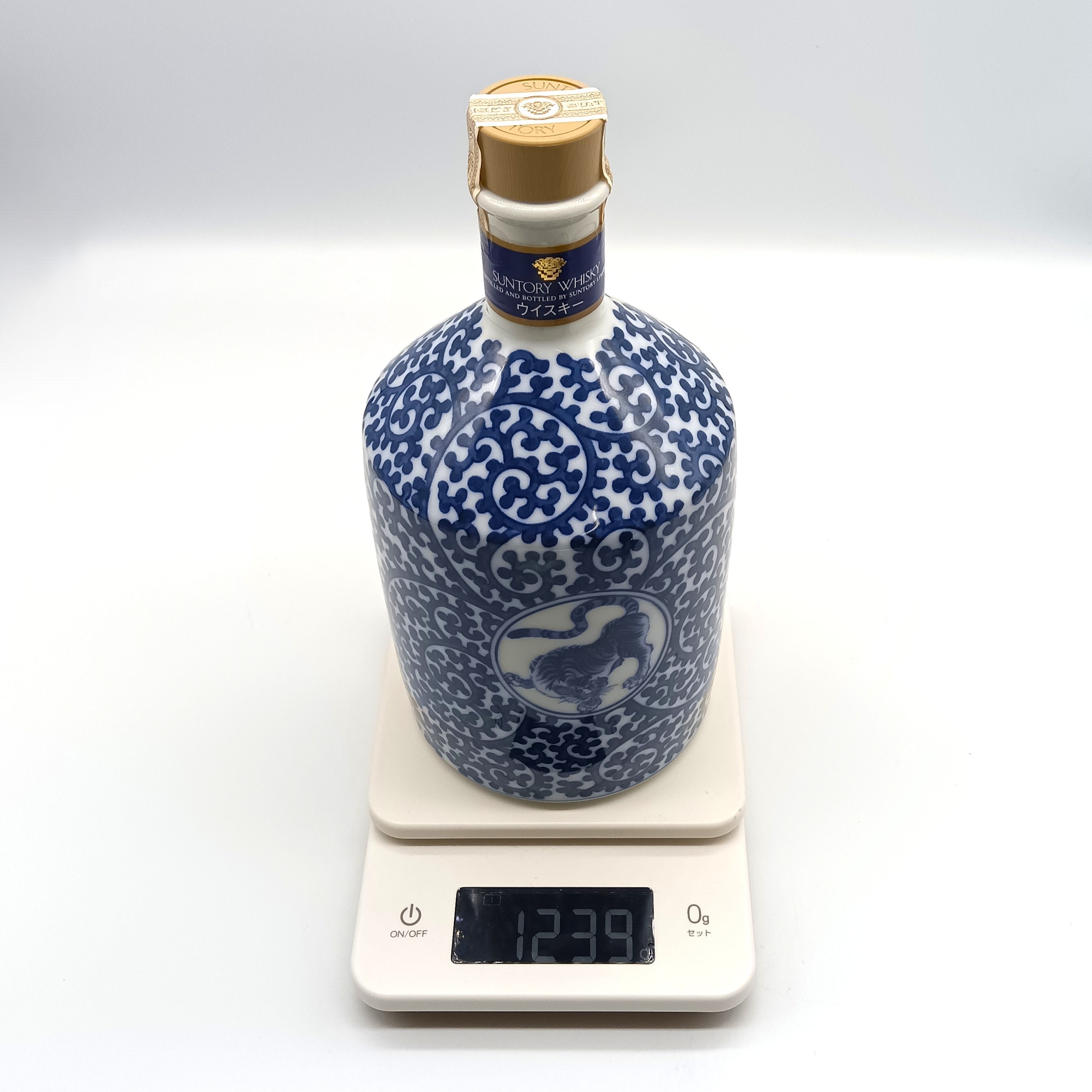 サントリー ピュアモルトウイスキー 白州12年 有田焼染付蛸唐草兎文瓶