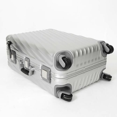 アルミ製スーツケースのおすすめ21選。リモワなどのかっこいいモデルを