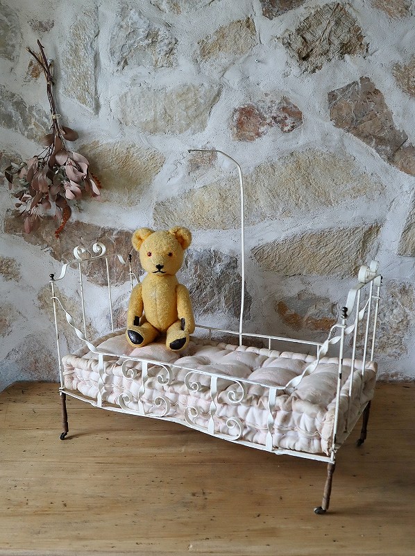 フランスアイアン製ドールベッドはかわいいアンティークネットショップ