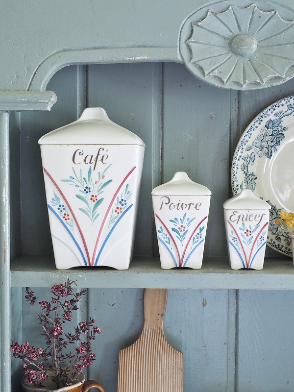 フランスデザインが素敵な陶器製キャニスター3個セットはかわいい