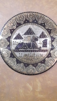 古代ファラオ時代のエジプトにインスパイアされた手作りのピラミッド型