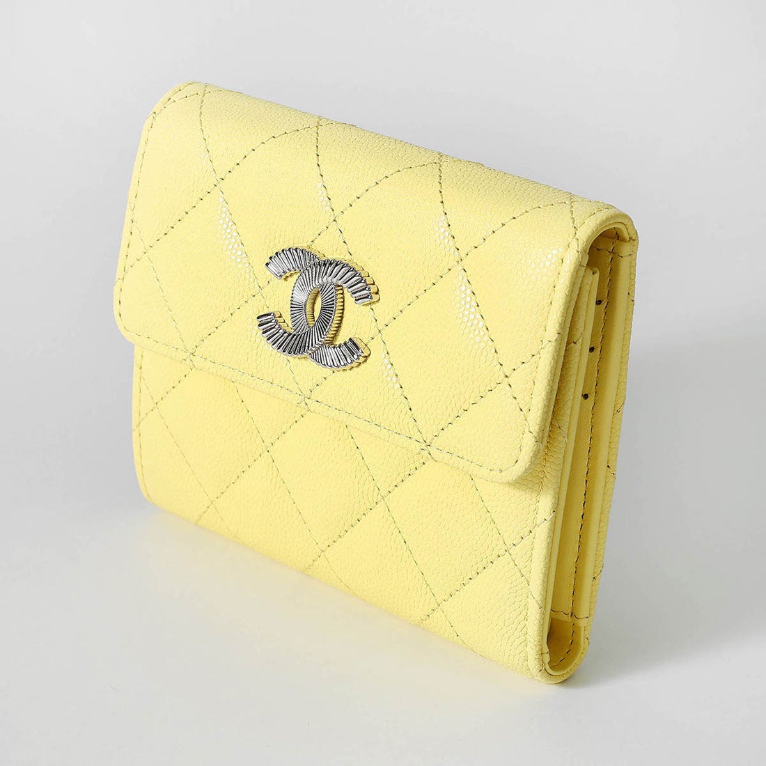 シャネル CHANEL 2つ折り財布 キャビアスキン クラシック スモール