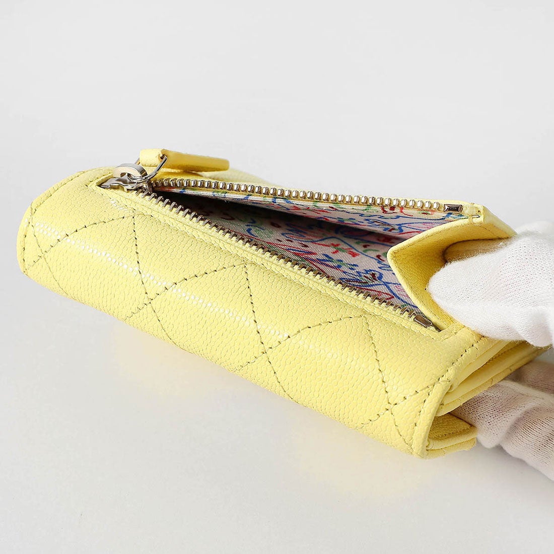 シャネル CHANEL 2つ折り財布 キャビアスキン クラシック スモール