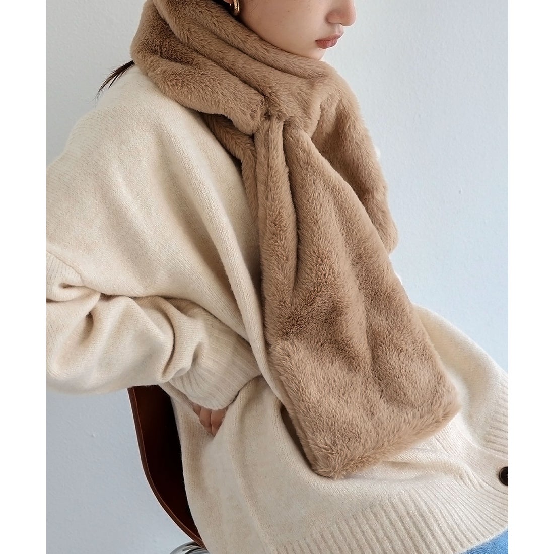 アンドミー andme フェイクエコファーマフラー （ベージュ