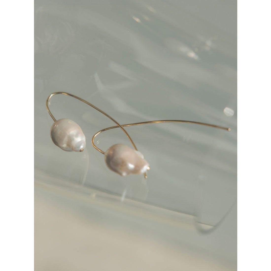 アニュアンス anuans カーブパールピアス （SILVER） - ファッション