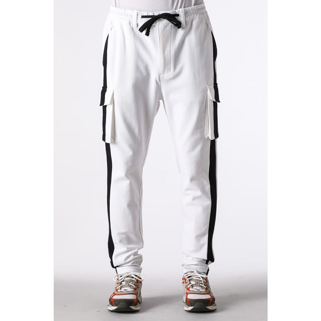 BBCOのうすい茶で、黒のへリンボーンの ベストとパンツ のセットアップ