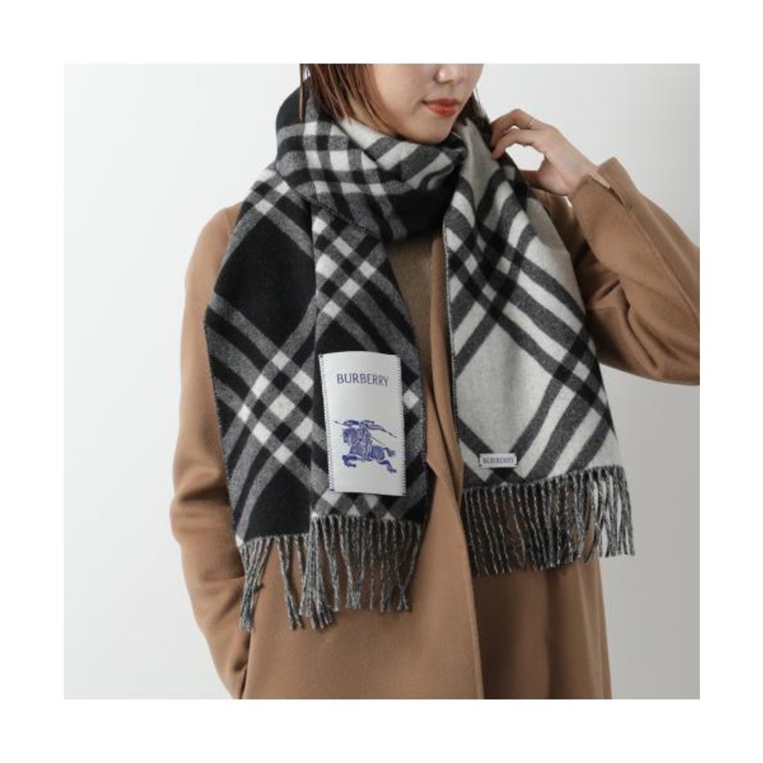 BURBERRY ロゴ入りマフラー ブラック/ホワイト BURBERRY ロゴ入り