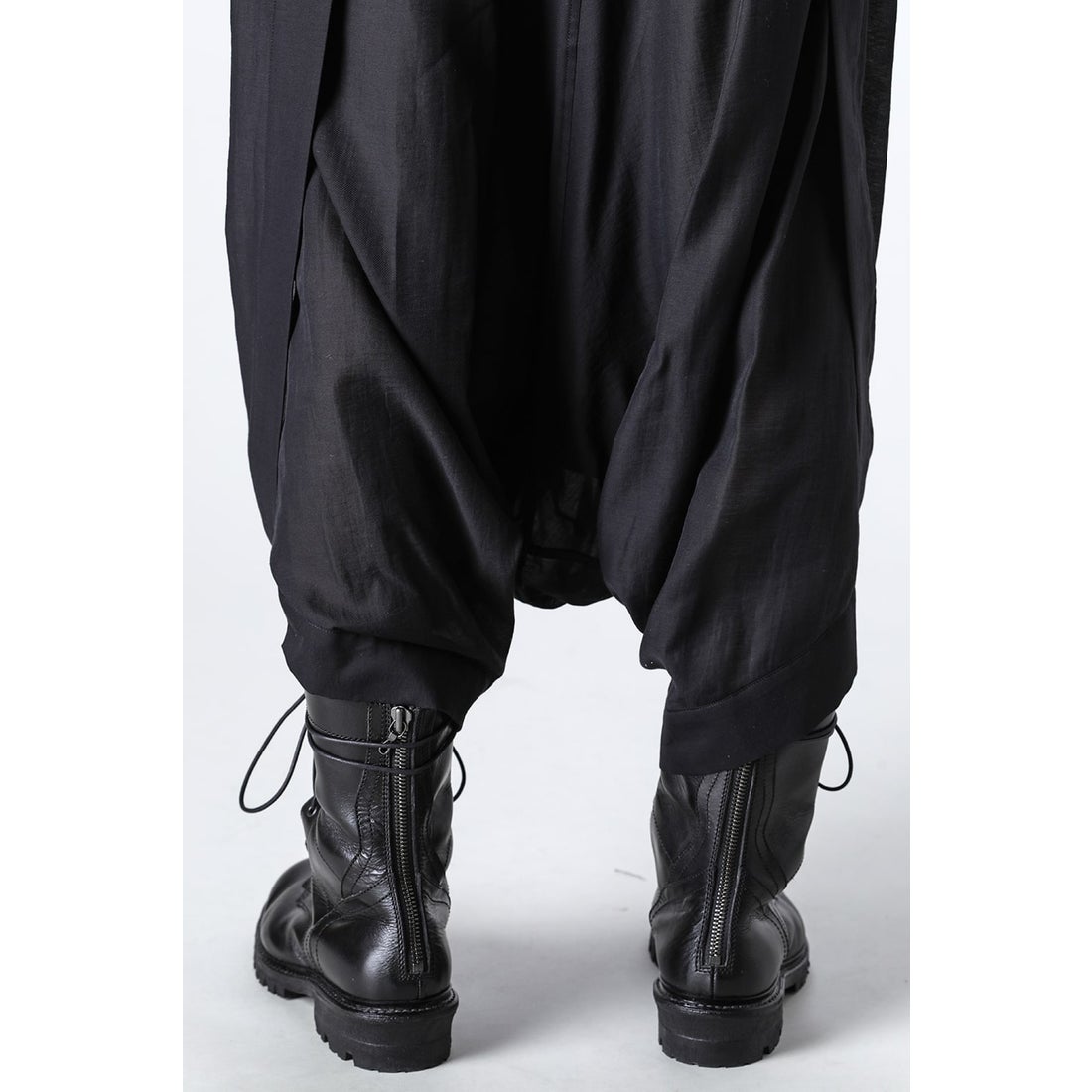 JULIUS Cotton / Nylon / Twill Twisted Sarouel Pants （Black