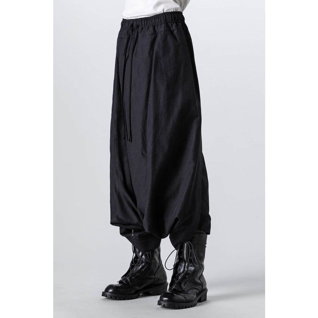 JULIUS Cotton / Nylon / Twill Twisted Sarouel Pants （Black