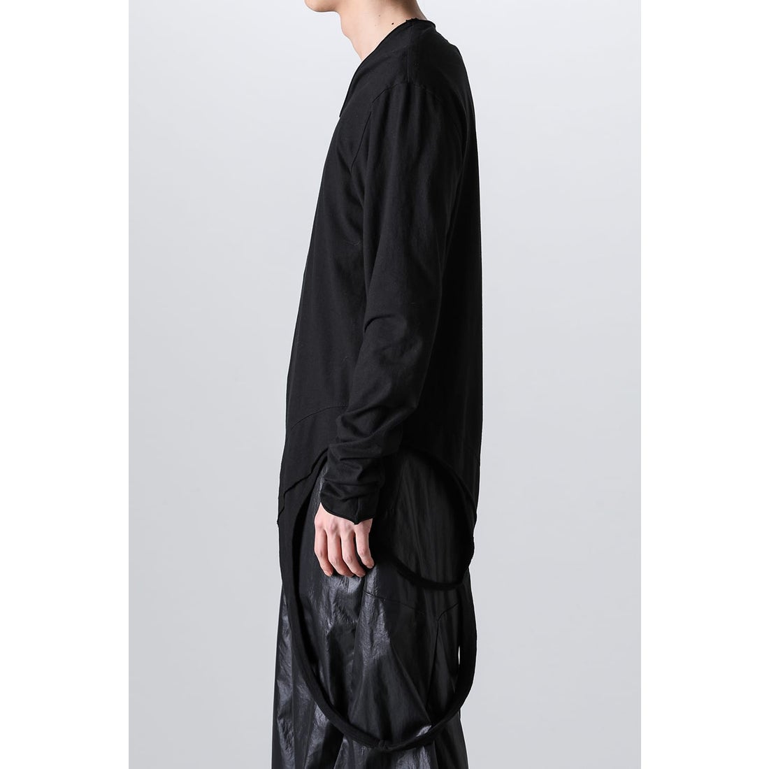 JULIUS Loop Hem Longsleeve Top （Black）- Osaka / Kyoto, Ship