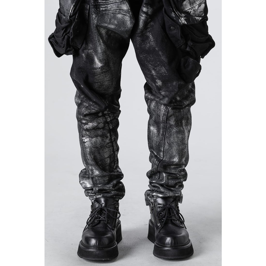 絶*ン様 Julius ユリウス 25SSコーティングガスマスクパンツ 899P