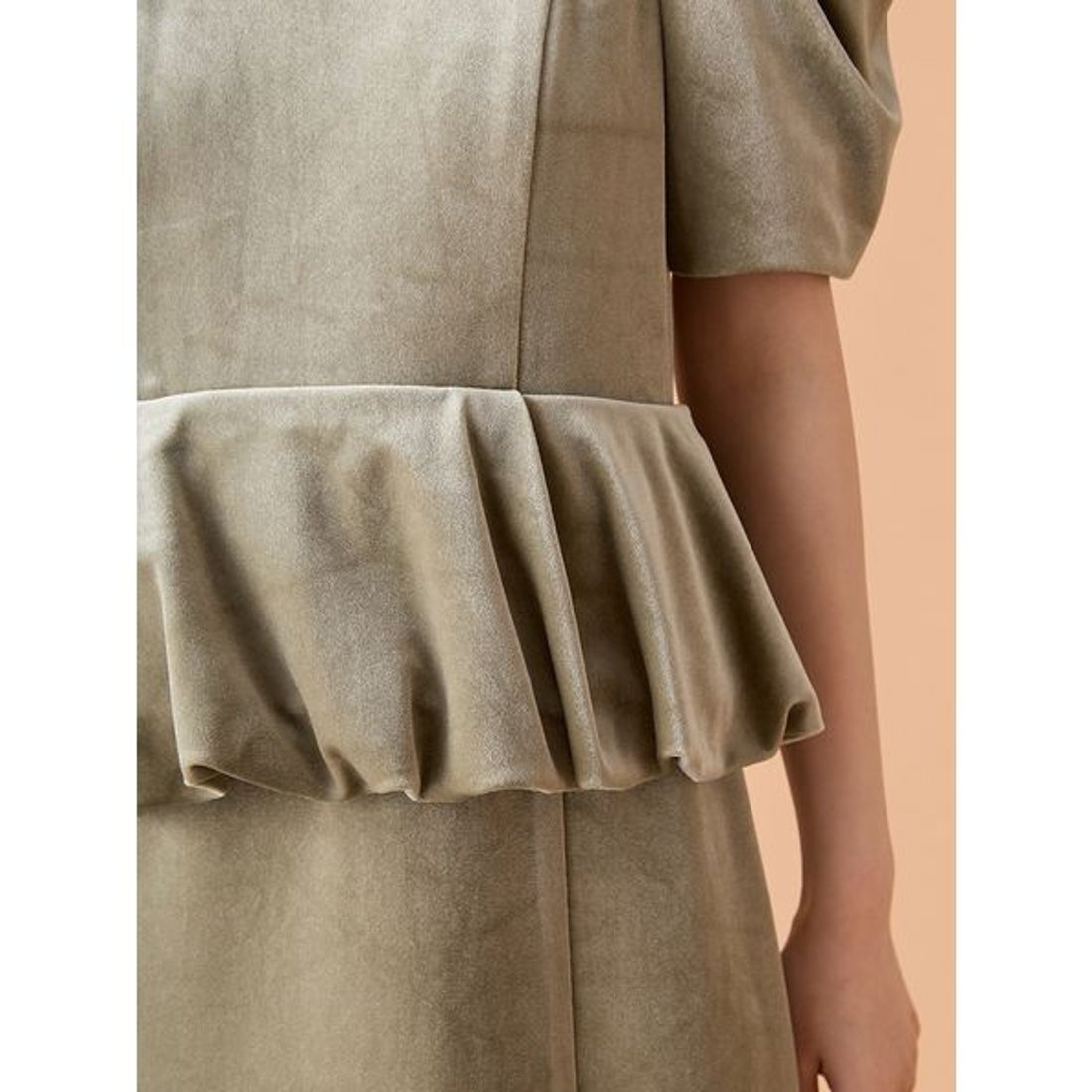 リリーブラウン LILY BROWN ペプラムベロアドレス （BLK