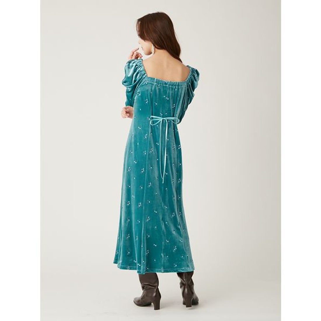 リリーブラウン LILY BROWN フラワーエンブロイダリースクエアネック