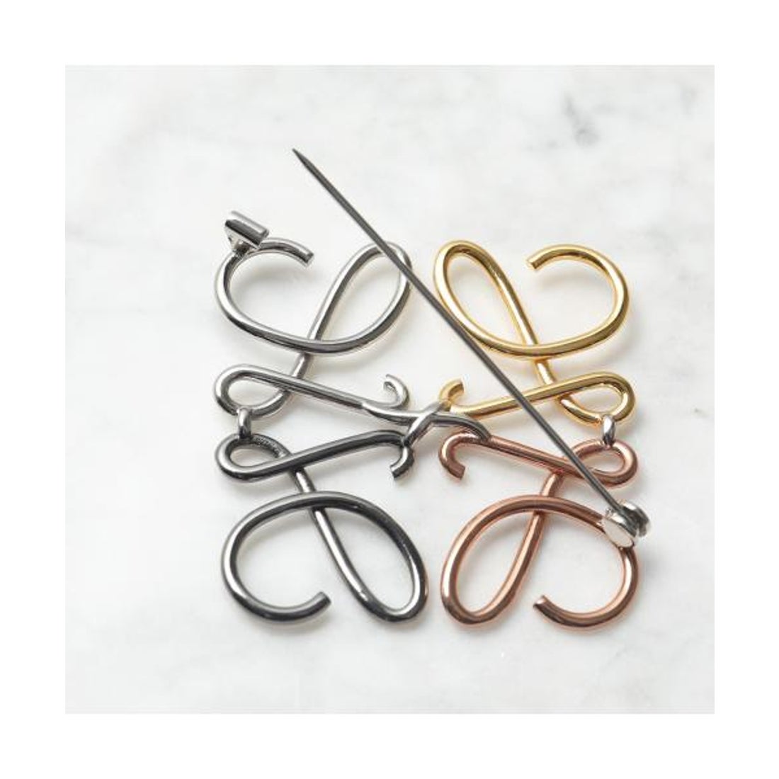 ロエベ LOEWE LOEWE ブローチ J000245X10 アナグラム （9486/PALLADIUM