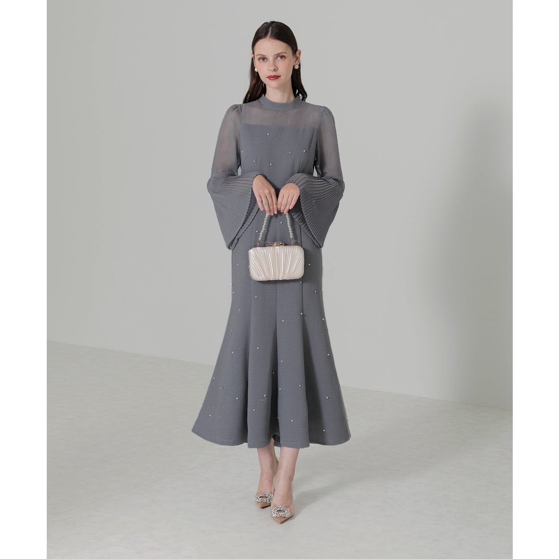 レジャ Leja パールビジュー付き透け感プリーツフレアスリーブビーズ