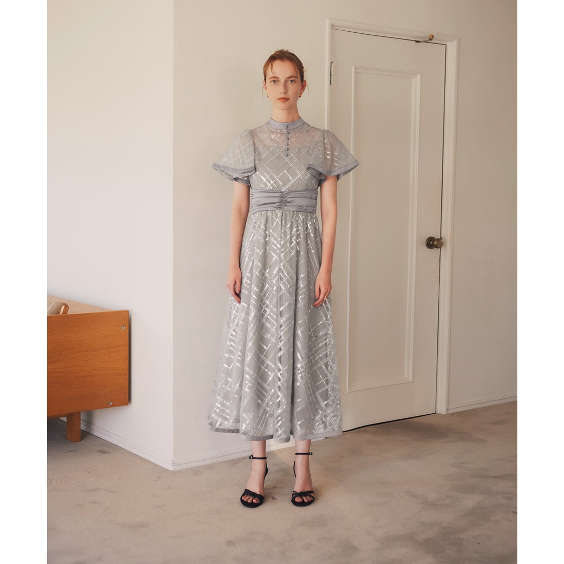 Leja スパンコール花柄刺繍プチハイネックウエストマークライン