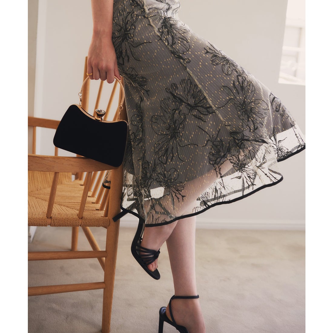 レジャ Leja 半袖花柄刺繍レースフロントバックリボンパフスリーブ