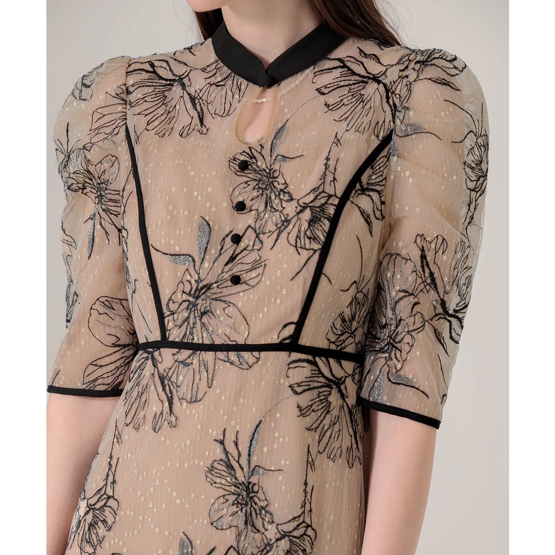 レジャ Leja 配色パピングプチハイネック花柄刺繍ラメレースロング丈