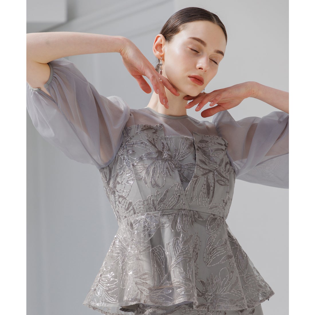 レジャ Leja シアーパフスリーブペプラムスパンコール花柄Iライン