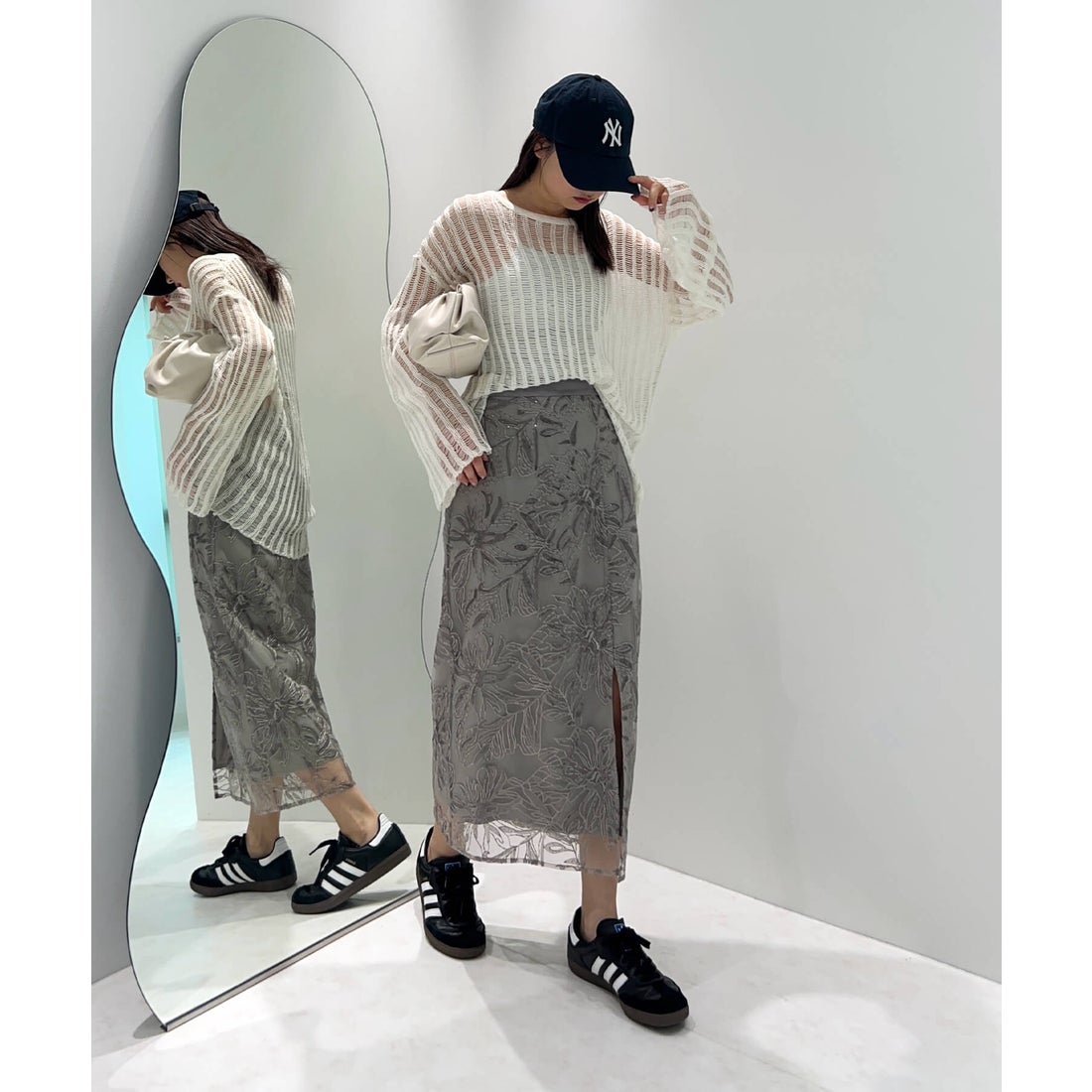 レジャ Leja シアーパフスリーブペプラムスパンコール花柄Iライン