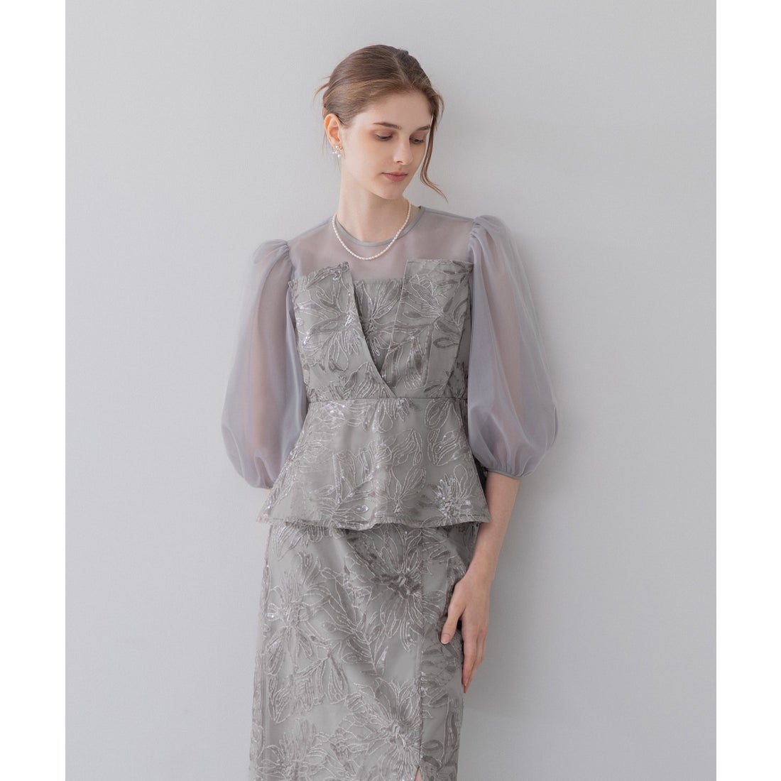 レジャ Leja シアーパフスリーブペプラムスパンコール花柄Iライン