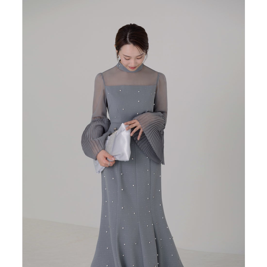 レジャ Leja パールビジュー付き透け感プリーツフレアスリーブビーズ