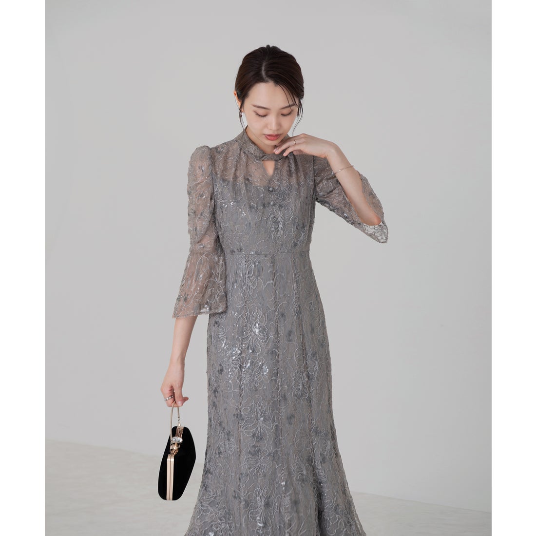 レジャ Leja スパンコール花柄刺繍ソフトパフスリーブマーメイドライン