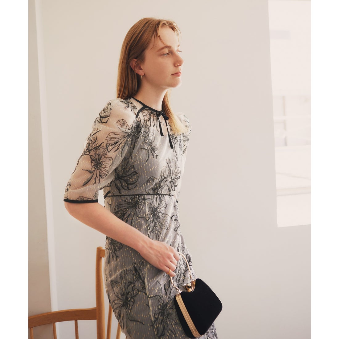 レジャ Leja 半袖花柄刺繍レースフロントバックリボンパフスリーブ