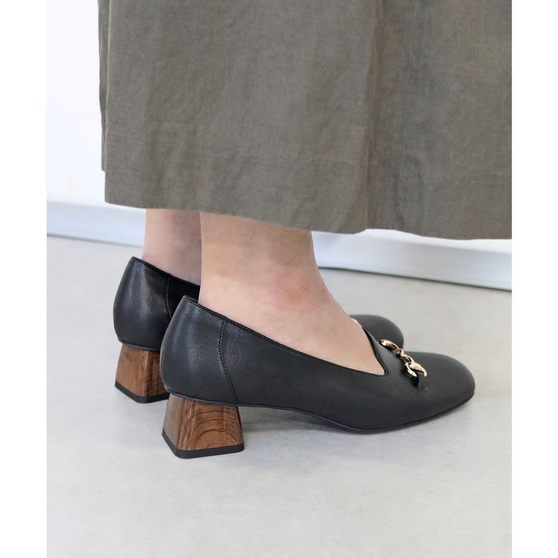 ウッドヒールビットパンプス 2857 （ブラック） -モードカオリ MODE