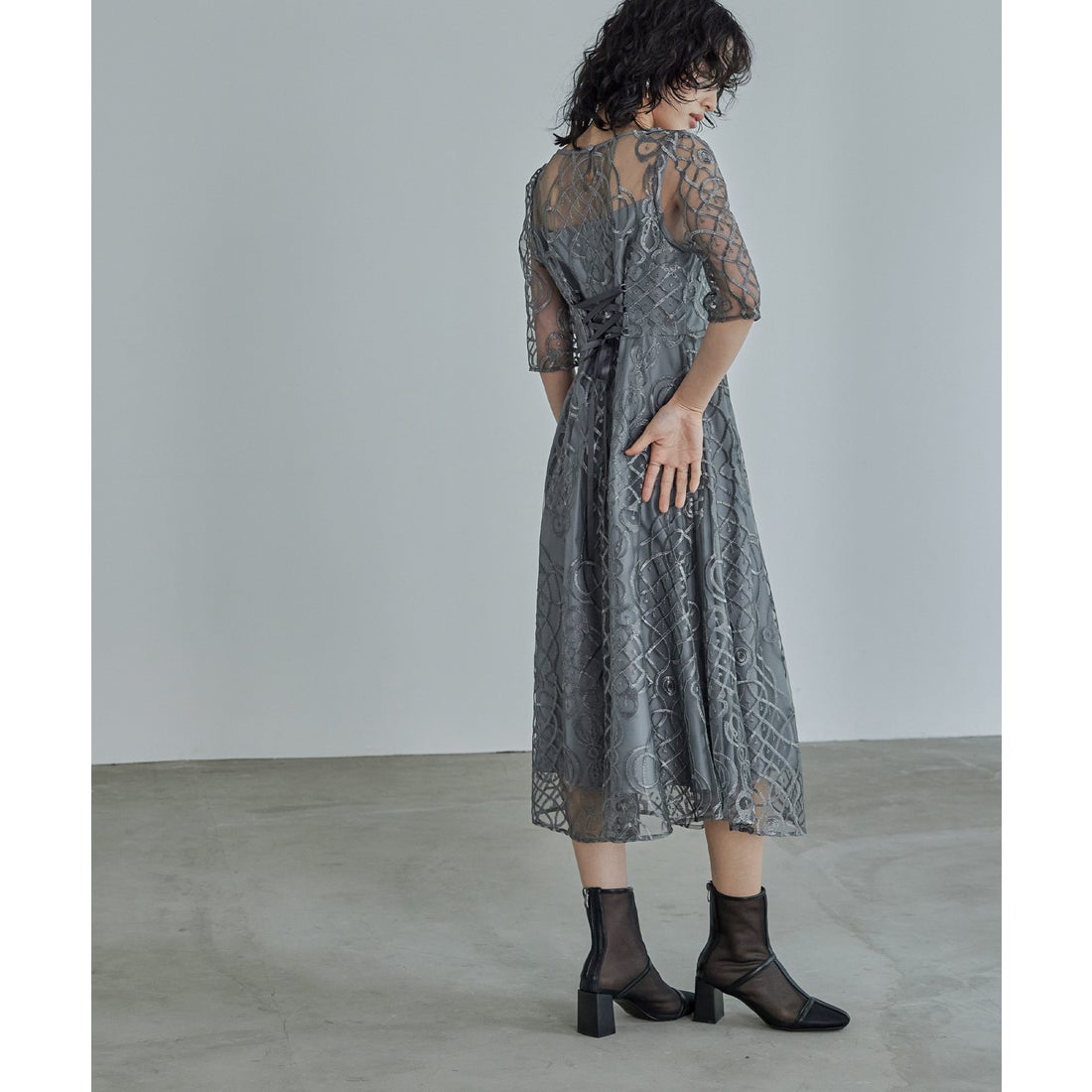 ニアナ niana シャイニーエンブロイダリーレースドレス パーティー