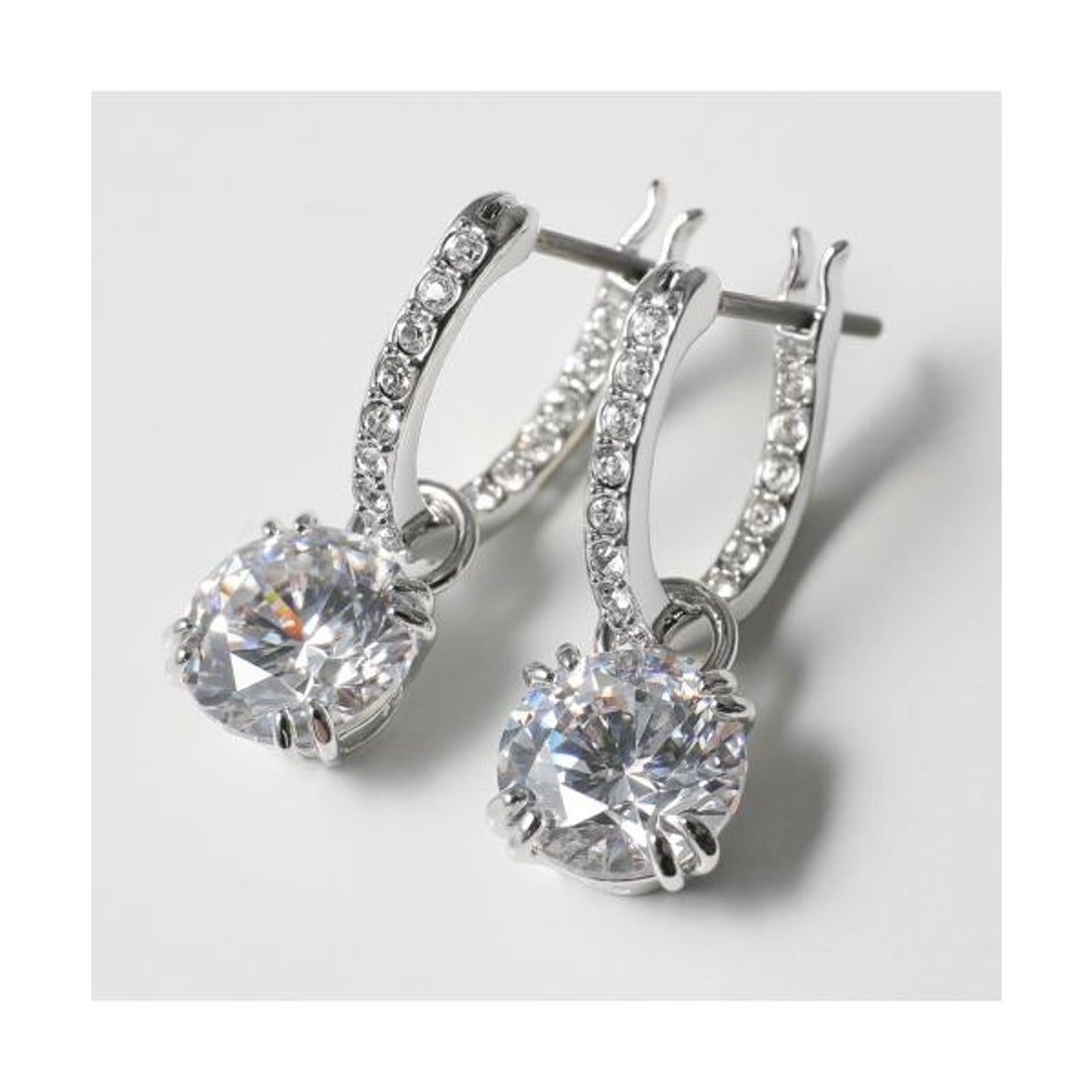 v*v様 購入に責任の持てる方のみSwarovski フープ ドロップアシンメト