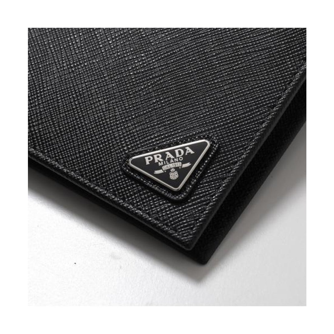 PRADA プラダ 二つ折り財布 レザー ブラック 黒 三角プ