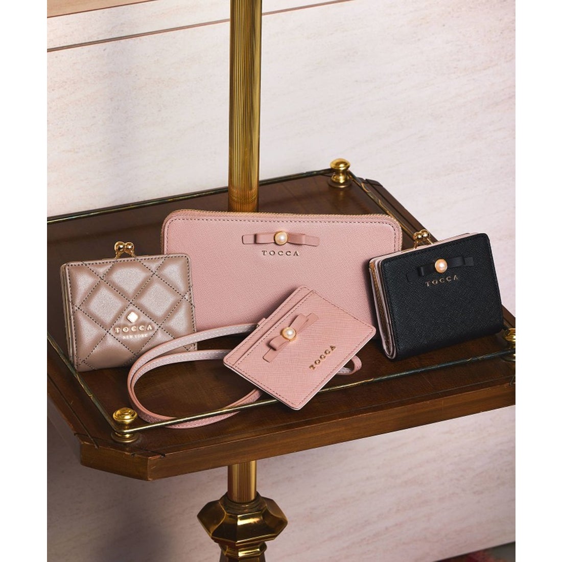 トッカ TOCCA 【新色ブルー登場】PEARL KNOT BIFOLDWALLET 財布