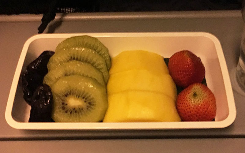 シンガポール航空機内食 SQ636 SIN-HND フルーツプラッター