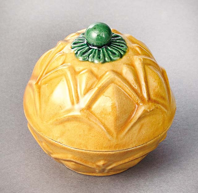 通販販売【茶道具】 香合 黄交趾 蕗薹 *横石嘉助* ふきのとう*形物香合