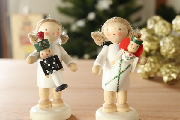 天使とザイフェンの天使 – ドイツ・ザイフェンの木のおもちゃ seiffen