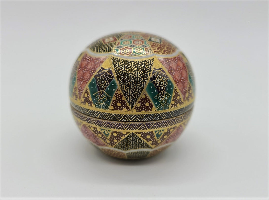 珍品（写真：No.2）！！ 嫁入道具 合子 京焼？ 薩摩焼？三人唐子図合子