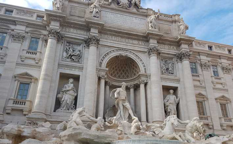 トレヴィの泉【コインを投げると願いが叶うローマ定番の観光地】 - せ