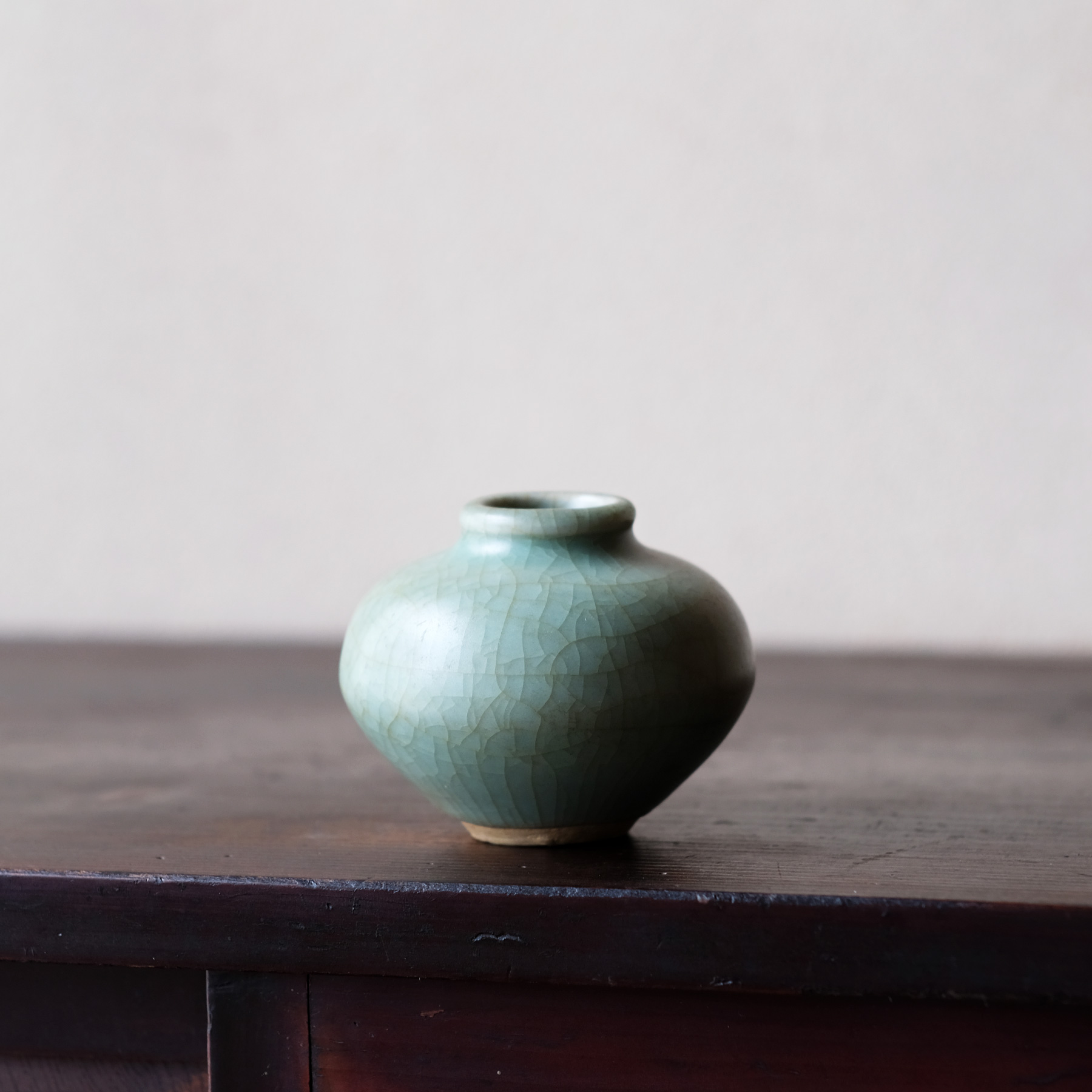 中国大清乾隆年製龍泉窯青磁水孟小壷NR6956E