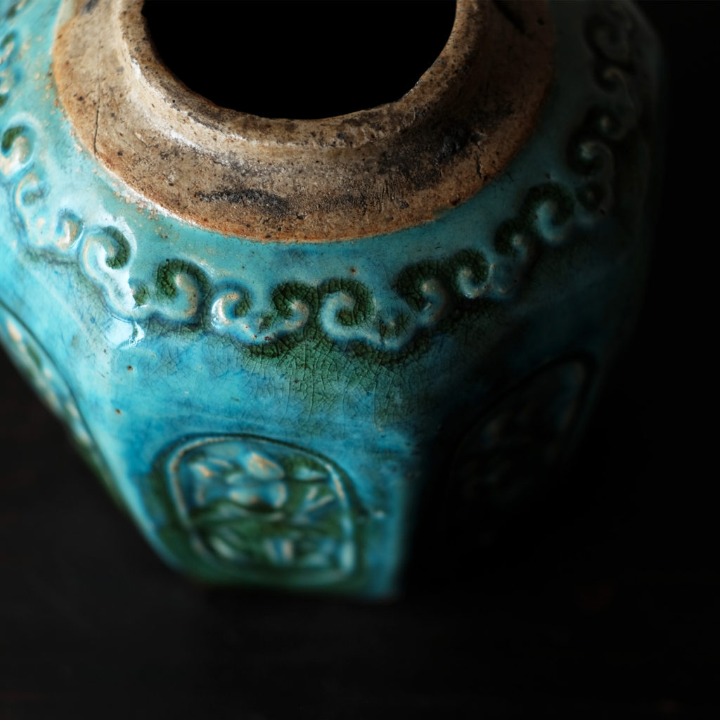 清朝 石湾窯 緑釉陽刻面取壺 | 骨董と詩学 Antique & Poetics | 蛇韻律