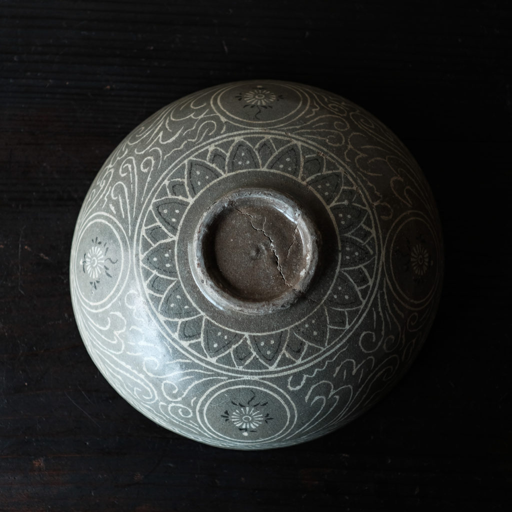 高麗 青磁白黒象嵌雲鶴文鉢 | 骨董と詩学 Antique & Poetics | 蛇韻律