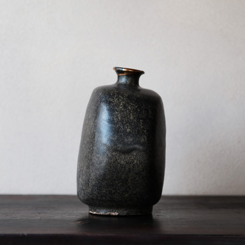 朝鮮 李朝 黒釉壷 鶴首瓶 時代箱付 M R4425B 朝鮮 李朝 黒釉壷 鶴首瓶
